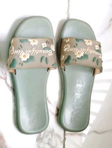 Sale 🌸 Floral Slippers + Freebie 🎁