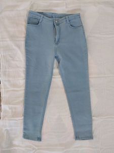 Size 30 - Skinny Fit - High Rise -