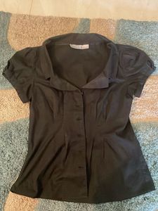 Fitted Elegant Black Button-Down Top