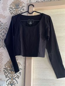 Black Long Sleeve Crop Top