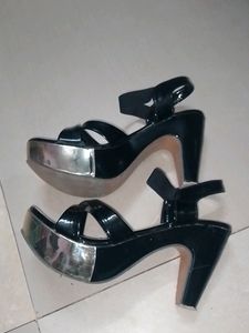 Black 🖤 High Heels 👠 Size -39