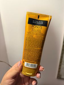 Ponds Light Sunscreen