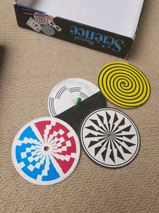 MAGICAL SCIENCE OPTICAL ILLUSIONS KIT - 8+ YEARS