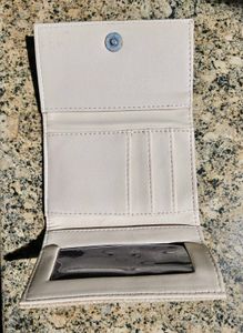 Beige Women&#39;s Wallet 30 % OFF