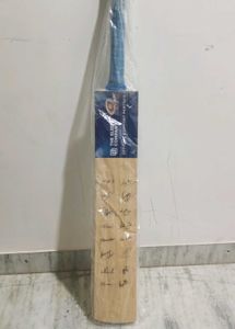MUMBAI INDIANS Signed Cricket Bat(NEGOTIABLE)
