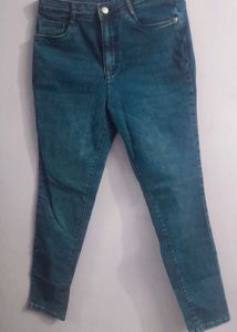 dark blue (majorly)Kraus brand new like jeans
