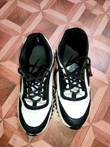 🔥Black &amp; White Sneakers For womens🔥