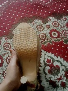 Golden Colour Heel For Wedding, Party Etc