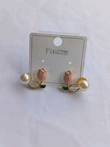 Tulip Pearl Earrings
