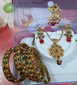 Ad Jewellery Set