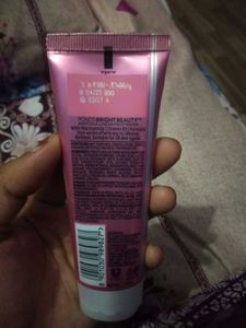 Pond&#39;s Bright Beauty Facewash