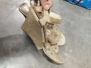 Golden Heels 👠