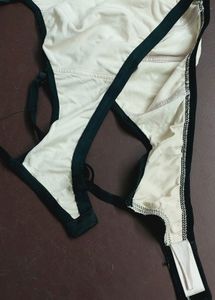 4 Bras In Good Condition