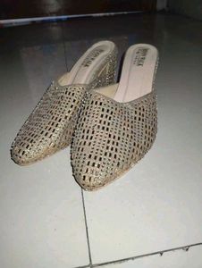 Golden heels 👠
