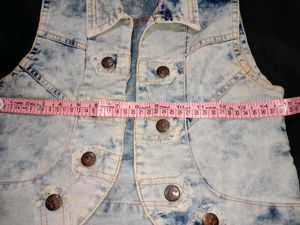 Denim Sleevesless Jacket 🧥