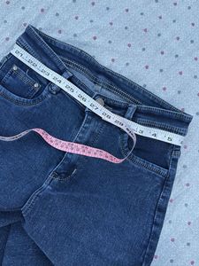 Women&#39;s dark wash jeans