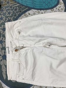 Smart White Colour Jeans😍