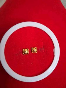 Beautiful New Desiner Studs Gold