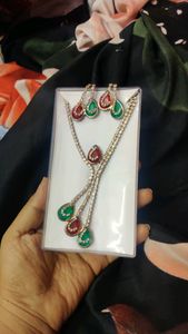 necklace set   used only 2 times unique design  necklace set