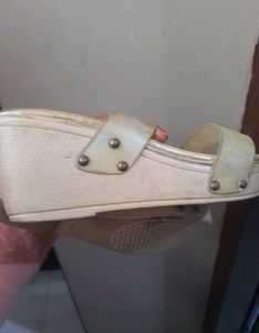 Used Women&#39;s Flip Flops