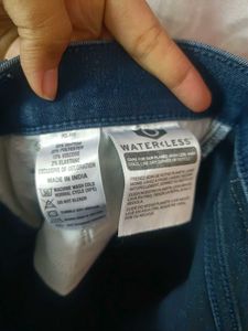 Levis Straight Fit Blue Jeans