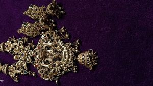 Temple Jewellery Set