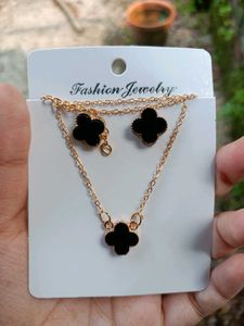 Korean Clover Necklace