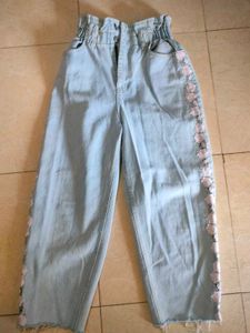 Flower Embroidery Jeans 👖🌺🌸
