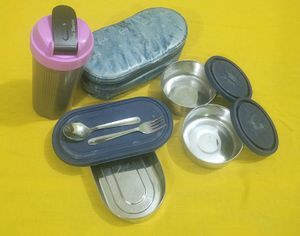 Lunch Box Set with shakers