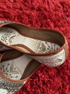 Embroidered Jutti Flats