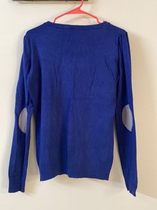 Absolutely gorgeous round neck woolen top