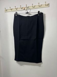 Chic Black Skirt