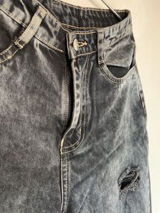 Mom Fit Ripped Black Wash Jeans