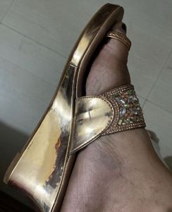 Mochi Embellished Wedge Heels Sandals 👡