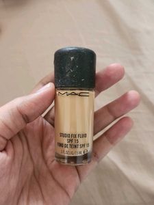 MAC Studio Fix Fluid - NC37