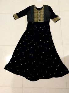 Beautiful Black Frock With Golden Stars Look