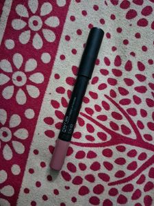 STAZE Pout Matte Lip Crayon Shade 01 Nude Whisper