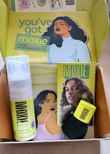 Moxie Beauty Dry Shampoo with scalp brush