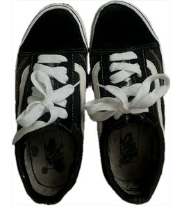 Vans Old Skool - Classic Black Sneakers
