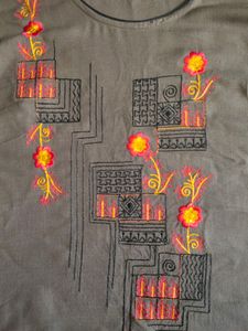 Kurta with floral embroidery