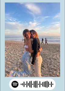 Customizable polaroids 🫶