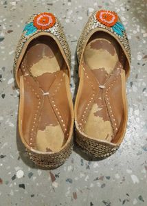 Embroidered Jutti Flats