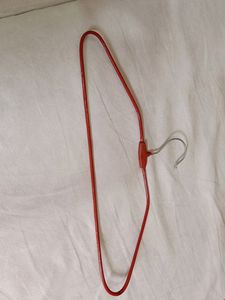 10 red hangers