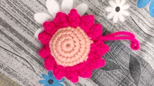 Cute Crochet Flower Charm🌸