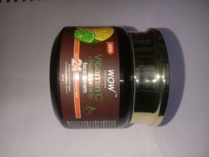 Wow Vitamin C And Niacinamide face Moisturizer