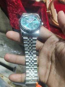 LG Gold Deluxe Watch