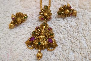 Lakshmi Chain, Earrings &amp; Maangtikka Set