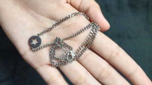 Short star necklace