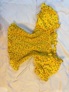 Yellow Floral Smocked Top.NEW WITHOUT PRICE TAG