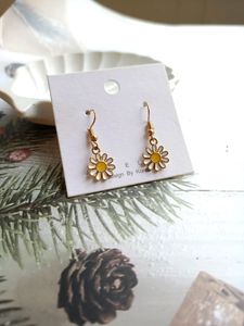 White Daisy Earrings